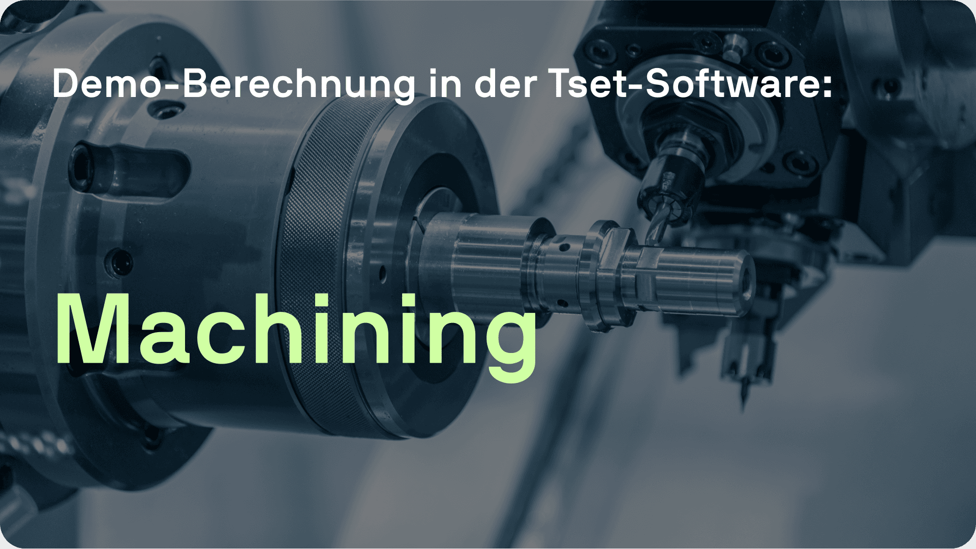 Nahaufnahme einer CNC-Maschine, die einen Metallzylinder bohrt und einen präzisen, industriellen Ton von sich gibt. Die Maschinen sind in einem kühlen, blauen Farbton hervorgehoben.